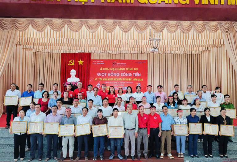 Giot hồng sông Tiền